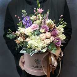 Квіти в шляпній коробці «First love»