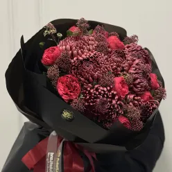 Букет цветов «Garnet Bloom»
