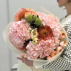 Букет квітів «Pink Serenity»