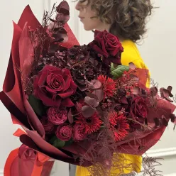 Букет квітів «Red Obsession»