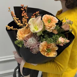 Букет квітів «Honeyed Grace»