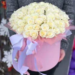 51 біла троянда в шляпній коробці