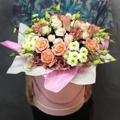 Квіти в шляпній коробці «Чіко»