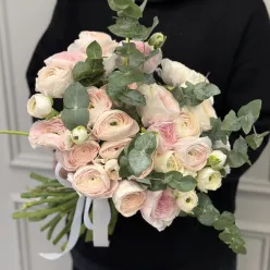 Букет з 25 ранункулюсов