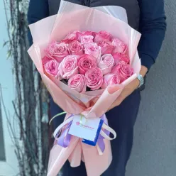 Букет з 21 піоноподібної троянди