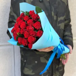 25 червоних троянд 50 см