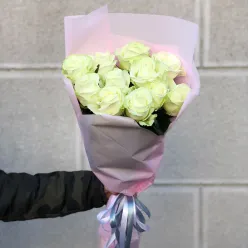 11 білих троянд 60 см