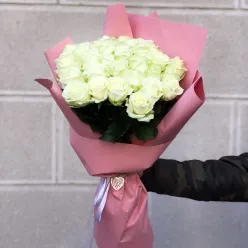 33 білих троянд 60 см