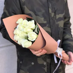 11 білих троянд 50 см