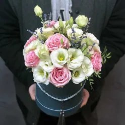 Квіти в шляпній коробці «Витонченість»