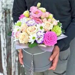 Квіти в шляпній коробці «Щирість душі»