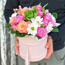 Квіти в шляпній коробці «Спокуса»