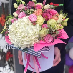 Квіти в шляпній коробці «Магія почуттів»