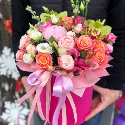 Квіти в шляпній коробці «Наомі»