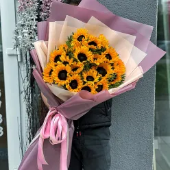 Букет гігант з 19 соняшників «Сонячне світло»