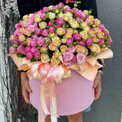 101 кущова троянда мікс в шляпній коробці