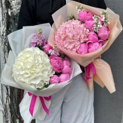 Букет квітів в асортименті «Домініка»