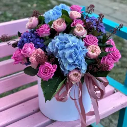 Квіти в капелюшній коробці «Таємниця серця»