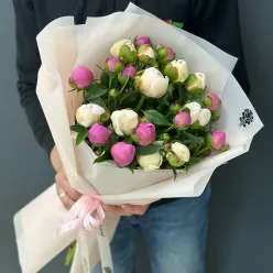 Букет з 21 місцевої півонії мікс