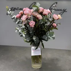 21 голландська півонія із зеленню