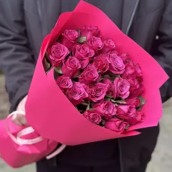 25 кенійських троянд в асортименті