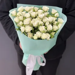 15 кенійських кущових світлих троянд