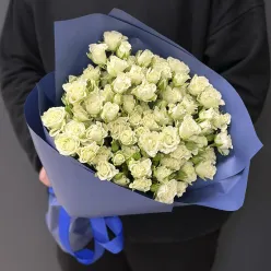 25 світлих кенійських кущових троянд