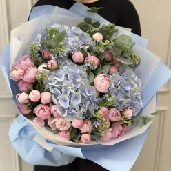 Авторський букет з півонією, гортензією та оксипеталумом