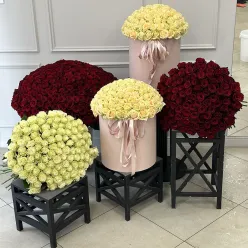 Квітковий набір «Чарівність» із 777 троянд