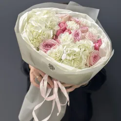 Авторський букет квітів «Ніжні обійми»