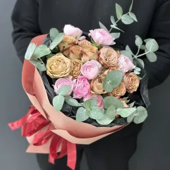 Designer bouquet with ranunculus and bush rose