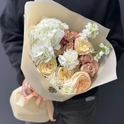 Авторський букет квітів «Холлі»