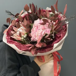 Авторський букет квітів «Rouge»