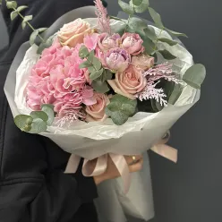 Авторський букет квітів «Blush»