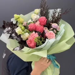 Букет квітів «Floral Cascade»