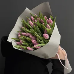 33 рожеві тюльпани