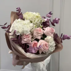 Букет квітів «Ethereal Elegance»