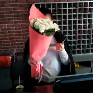 25 білих троянд 60 см