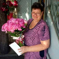 19 рожевих півоній