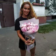 19 рожевих півоній