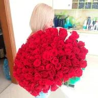 101 червона голландська троянда Freedom