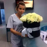 51 біла троянда в шляпній коробці