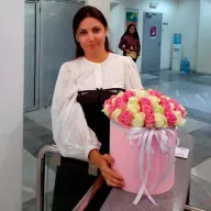 51 троянда мікс 3 в шляпній коробці