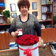 51 червона троянда в шляпній коробці