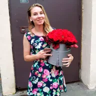 51 червона троянда в шляпній коробці