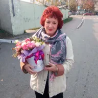 Квіти в шляпній коробці «Валенсія»