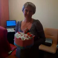 Коробка з квітами і солодощами у вигляді серця | розмір М