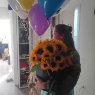 25 соняшників в капелюшній коробці