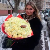 49 белых роз Лавина 60 см