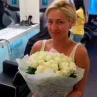 19 білих троянд Avalanche 60 см